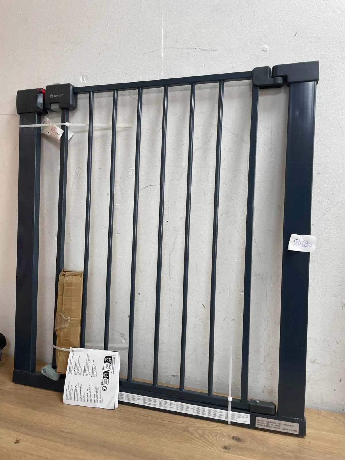 Safety 1st Easy Close Metal Gate, Baby Stair Gate Pressure Fit, 73-80cm (max. 10