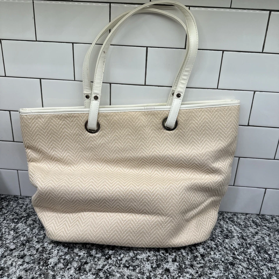 GUESS 白色托特包手提包钱包银色标志夏季海滩包吸管 — 第 4/4 张图片