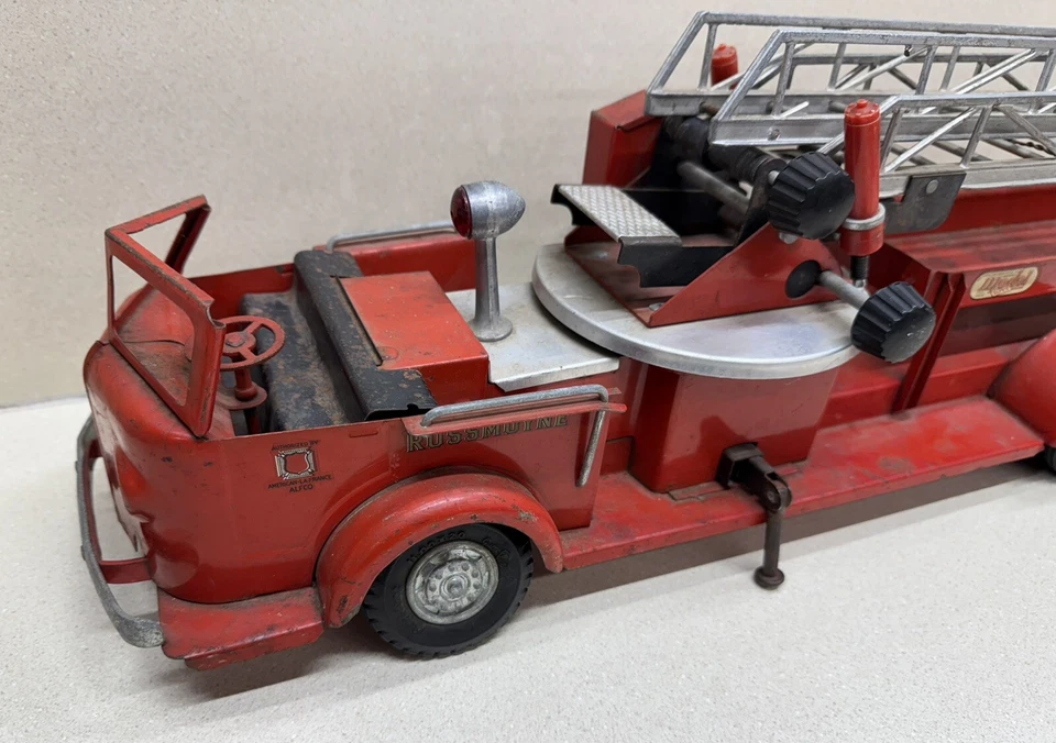 Camión de bomberos Doepke Rossmoyne de acero prensado de colección Foto 3 de 4