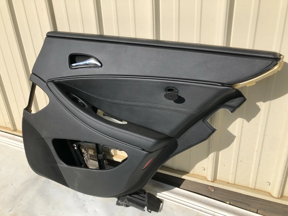 Mercedes-Benz CLS 500 2006 negro panel interior puerta trasera derecha Foto 2 de 4