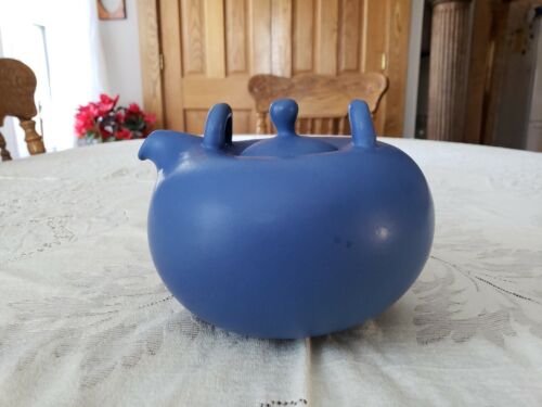 Rare théière EVA ZEISEL OC galerie bleu glaçage mat poterie oreiller à bascule  - Photo 1/12