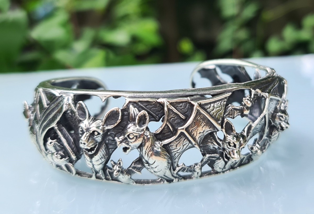 スケートボード ZORLAC 90's Bat Logo Ring Silver925 Vampire Bat Skull Ring | 925 Silver + Brass – Vector Gems