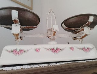 Shabby Porzellan Küchenwaage Rosen Krups Roberval 42 cm Landhaus Deko antik alt