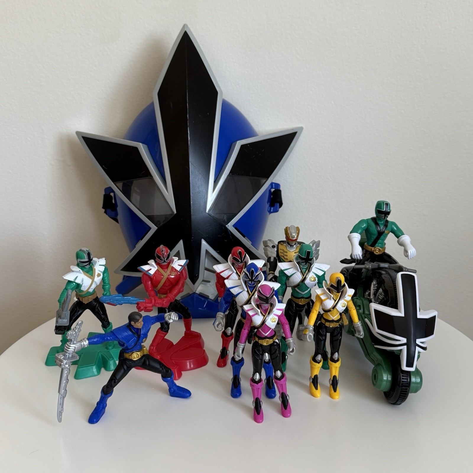 Power Rangers Samurai 12-Piece Action Figure Set with Helmet Bandai 2012