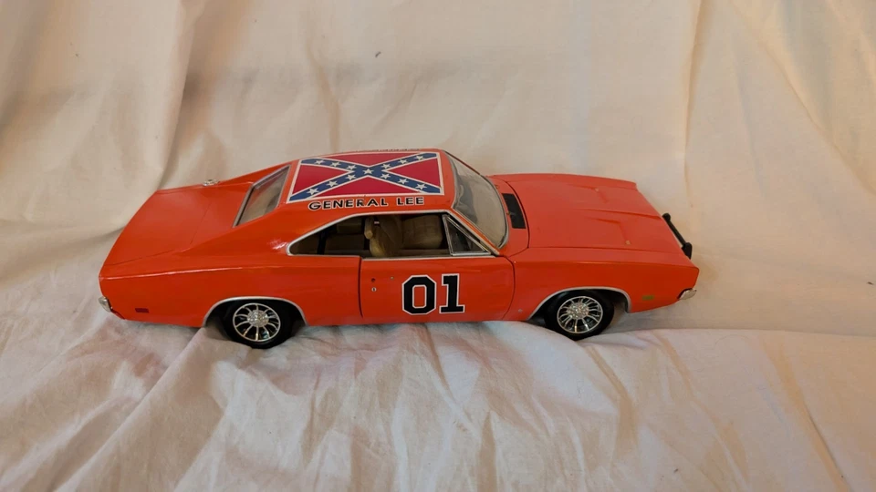 Vintage Ertl General Lee 1969 Dodge Charger Diecast Car 1981 Warner Bros 1:18 - Image 2 of 4