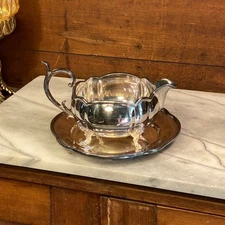 Reed Barton Winthrop Gravy Boat and Underplate Server Silverplate Footed 1795A