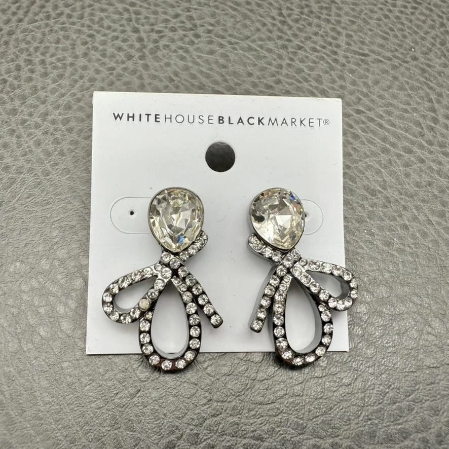 Pendientes con lazo de cristal del mercado negro de la Casa Blanca para mujer tachuelas con estrás tono plateado Foto 4 de 4