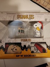 2 PEANUTS Gang/Snoopy Glasses, 2 Pair Socks Charlie Brown Snoopy New In Box