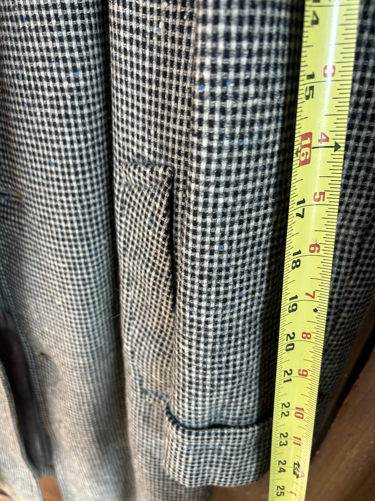 Vintage 50s 60s Tweed Overcoat Men’s Medium 38-40 Houndstooth Wool Topcoat - product detail image 6