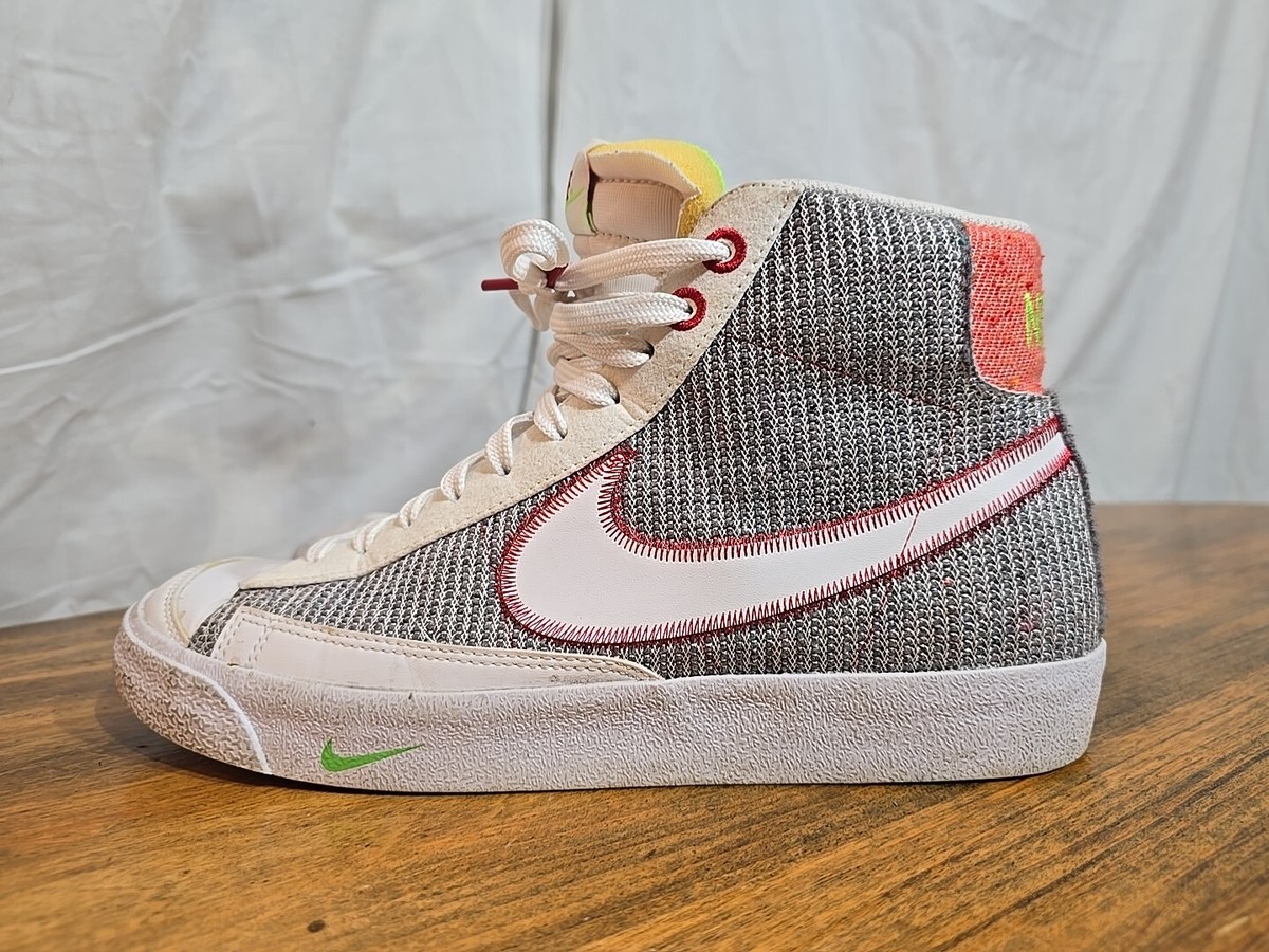 NIKE BLAZER MID 77 GREY-WHITE-SPORT RED MENS SZ 9 [CW5838  display picture 1