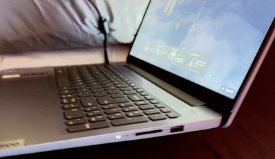 LENOVO Ideapad Slim 3 15IAN8 15.6'' Laptop Core i3-N305 8GB RAM 256GB NVMe Win-11
