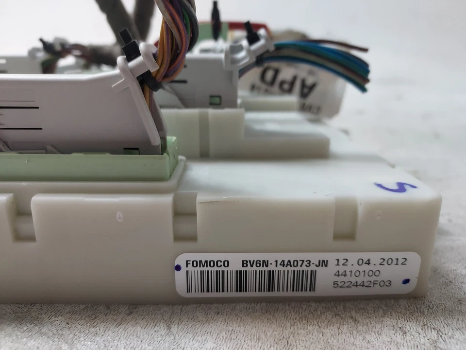 Ford Focus 2012 sedán carrocería BCM MÓDULO BLOQUE CAJA DE FUSIBLES OEM BV6N-14AO73-JN Foto 2 de 4