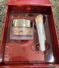 Merle Norman MERLE'S PEARLS Gift Box.... NEW