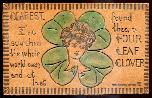Tarjeta postal de cuero HUMOR 1907 trébol de cuatro hojas mujer