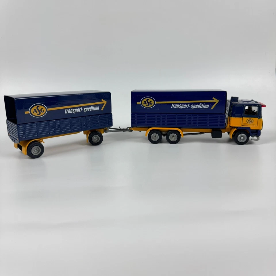 Camión y remolque Volvo Tekno 1/50 transporte ASG sin caja Foto 3 de 4