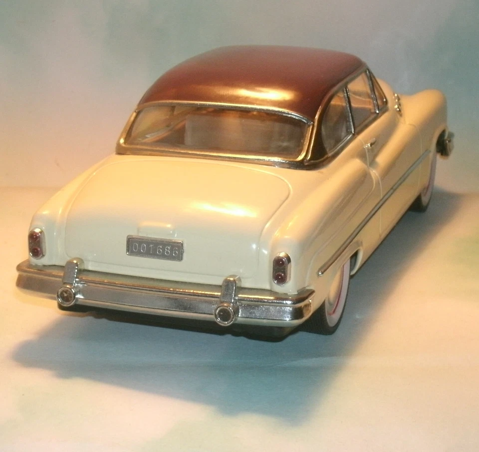 1/18 Scale 1950 Buick Special Tin Friction Car Model (10.5") 50's Fifties Japan - Image 2 of 4
