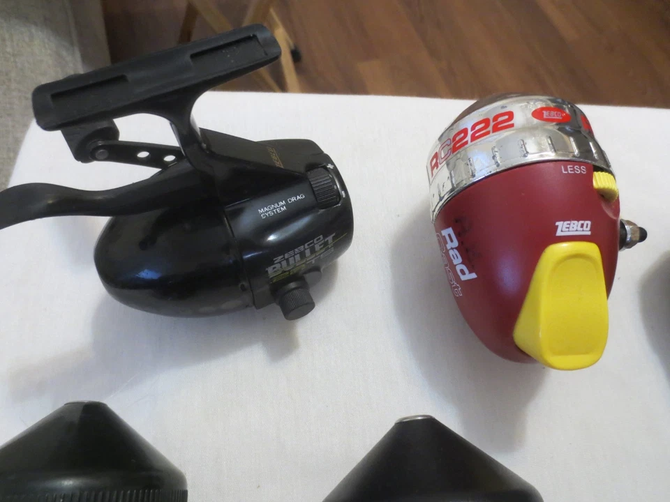 Lot of 10 Zebco,  Spin cast Fishing Reels Many Models - Image 4 of 4