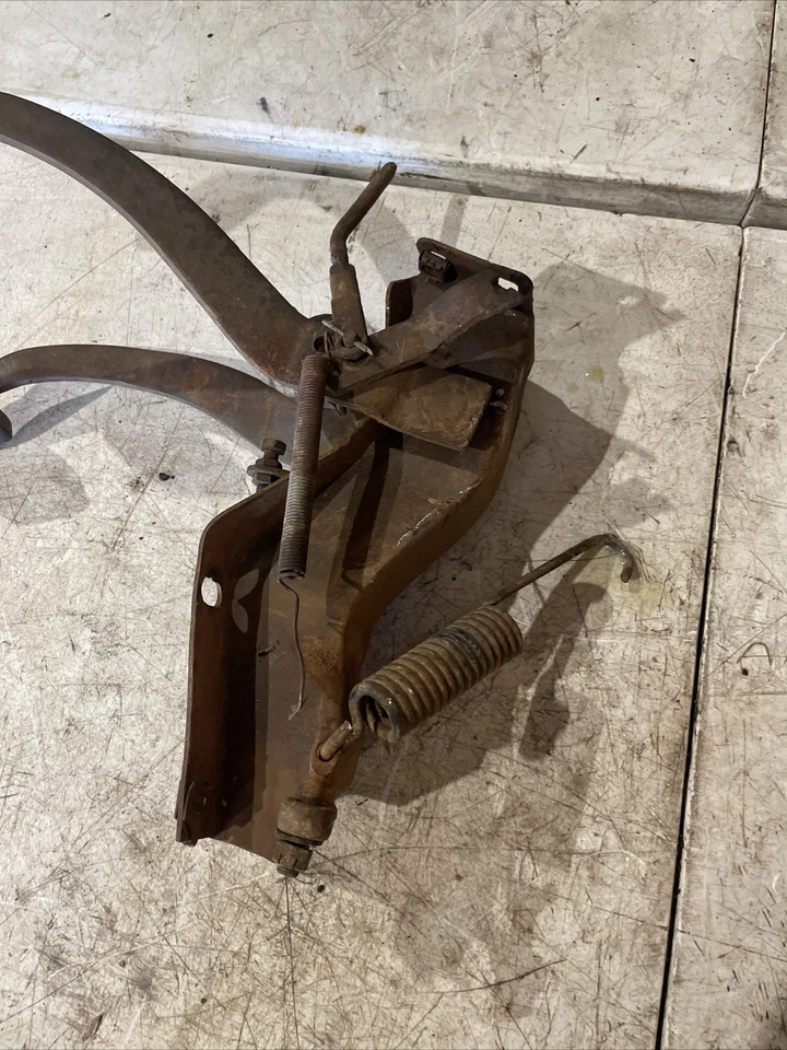 Conjunto de pedales Studebaker Champ 1960-64 - pedales de embrague y freno Foto 2 de 4