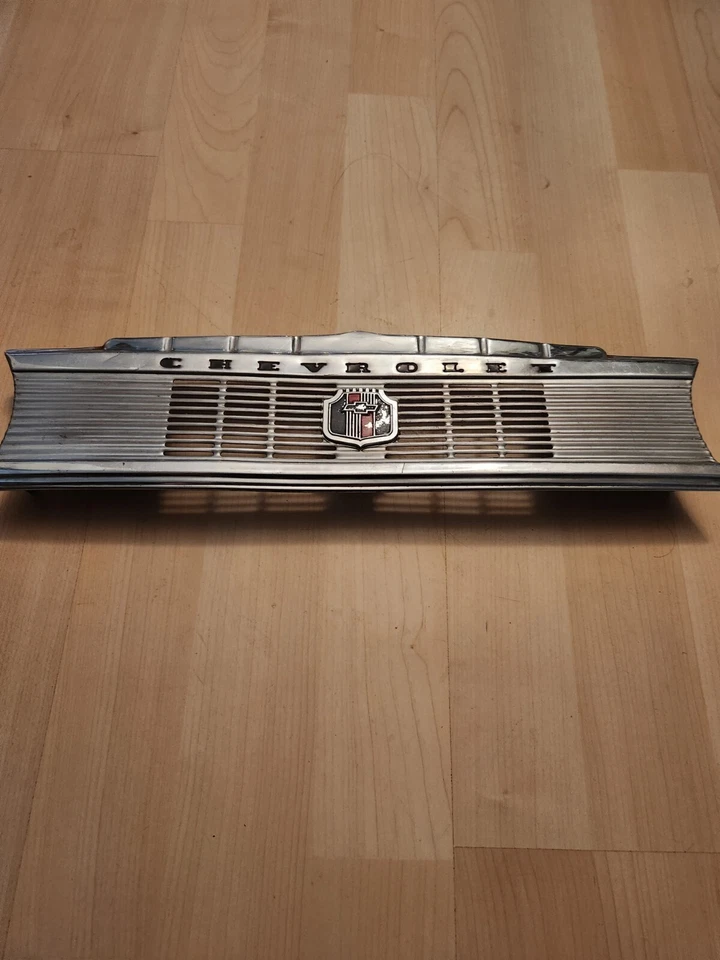 Chevy Special Deluxe 1942 moldura de tablero central/cubierta de rejilla de altavoz de radio Foto 3 de 4