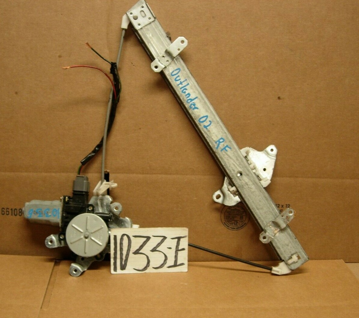 03 04 05 06 Mitsubishi Outlander FRONT PASSENGER Window Regulator W/Motor #1033E