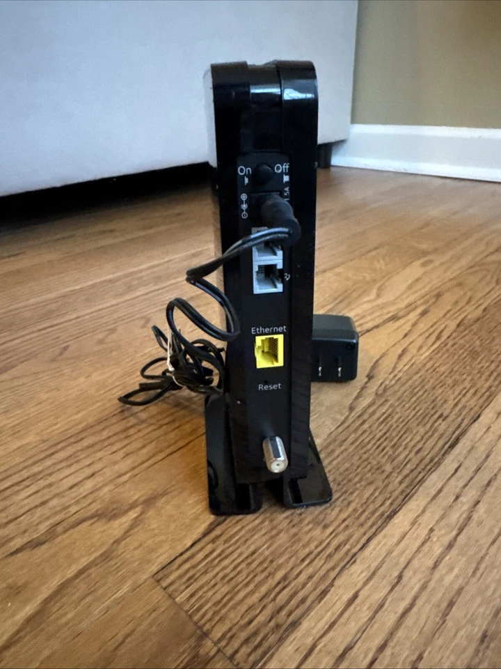 Netgear Nighthawk CM500V Voice Cable Modem - Image 4 of 4