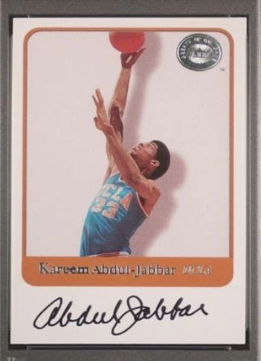 Tarjeta de baloncesto Fleer Kareem Abdul-Jabbar 2001 firmada PSA 8 ADN 10 certificada Salón de la fama Foto 3 de 4