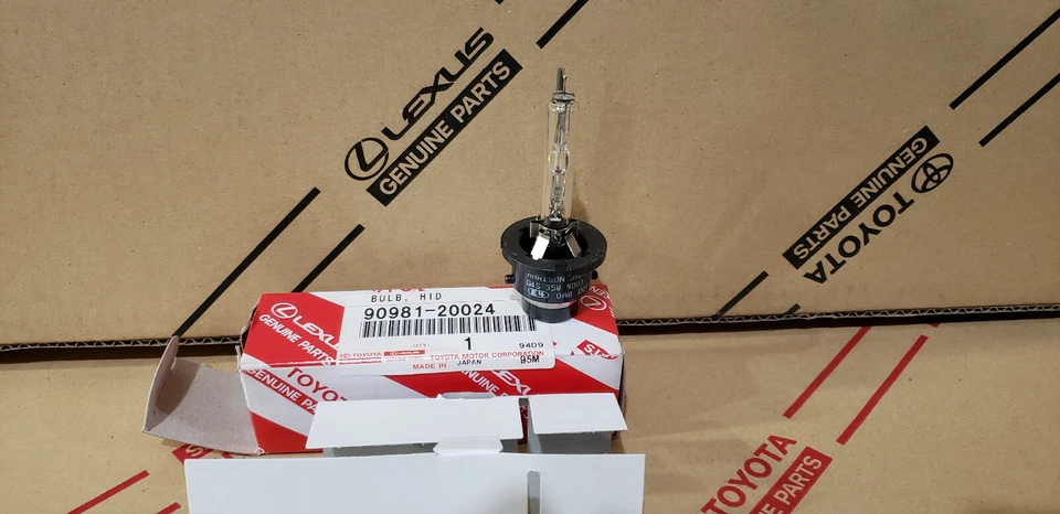NEW Genuine Lexus HID headlamp bulb IS250 IS350 ES350 LS460 OEM 90981-20024 - Image 2 of 3