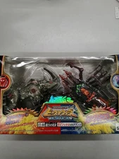 Transformer Model VS 44 Clash of Strength Rhinox VS Tantrum Takara