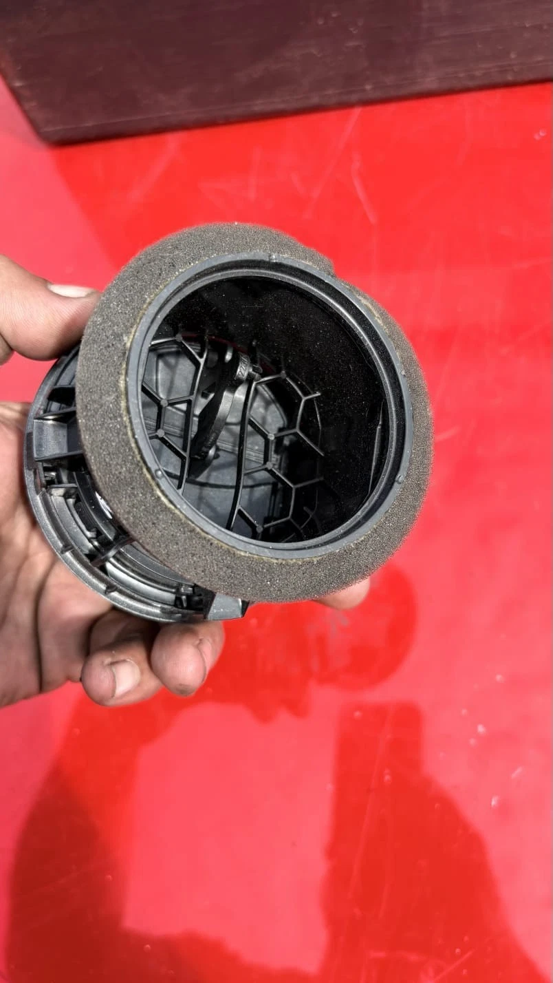 Ford Ka Mk2 NSF passenger dashboard air vent rear view