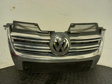 VOLKSWAGEN GOLF Mk5 (1K) Estate Grille (Has chrome moulding comes down behind nu