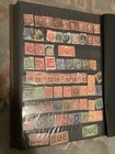 Gros lot de timbres affranchis dans album, Royaume-Uni x600 Inc Penny Reds, Aus Canada