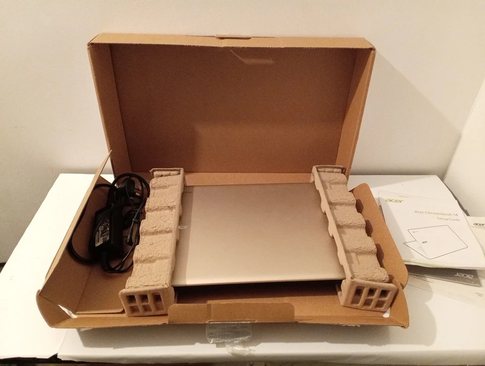 Acer Chromebook 14 Inch Screen CB3-431 Laptop Gold With Charger And Box - Image 3 of 4