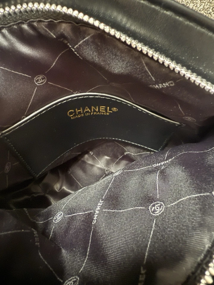 Cartera Chanel GWP/VIP negra plegable Foto 4 de 4