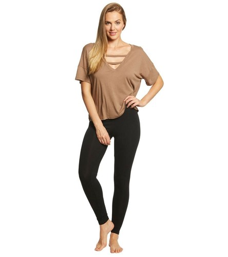 Beyond Yoga Full Eclipse V-Neck Tee Gr. L hellbraun nagelneu ohne Etikett - Bild 3 von 3