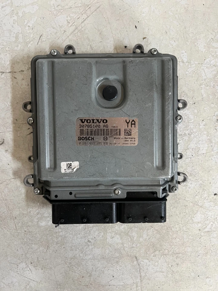 MÓDULO DE CONTROL DEL MOTOR ECU 30785100 AB SE ADAPTA A VOLVO S60, S70, S80 GOLF Foto 2 de 4