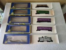 Vintage AHM HO Scale Lot Of 5 Rolling Freight Cars (C)