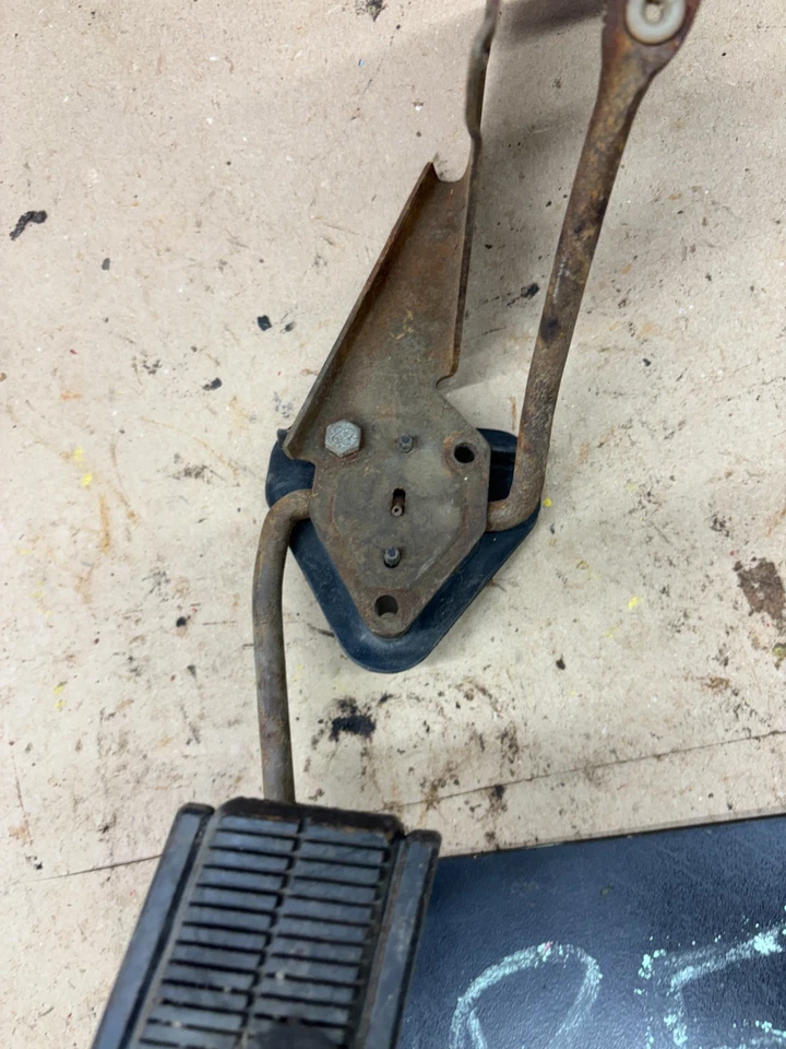 Chevrolet Gmc Blazer Jimmy K10 C10 1970 1971 1972 K5 montaje del pedal del acelerador de gasolina Foto 3 de 4