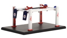 Greenlight Auto Body Shop series Four-post lift. Chevron