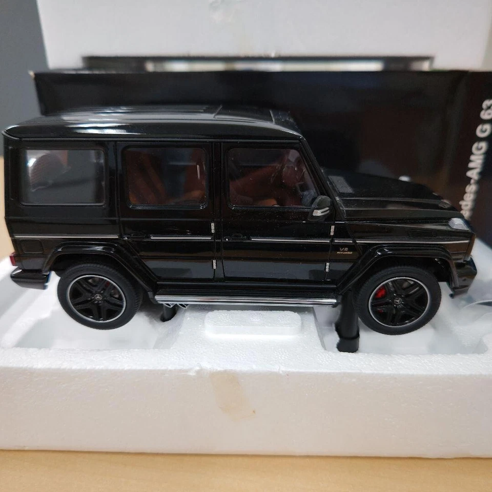 1/18 AUTOart Mercedes-Benz G63 AMG negro brillante con caja de Japón 76322 mo... - Imagen 2 de 4