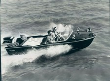 1960 Press Photo Mr & Mrs C Winders Ride 1960s Sea King Speed Boat Scott Engine
