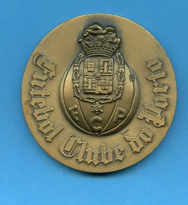 FOOTBALL PORTUGAL: médaille du F.C. PORTO, 8cm, très bon état - Photo 1/2