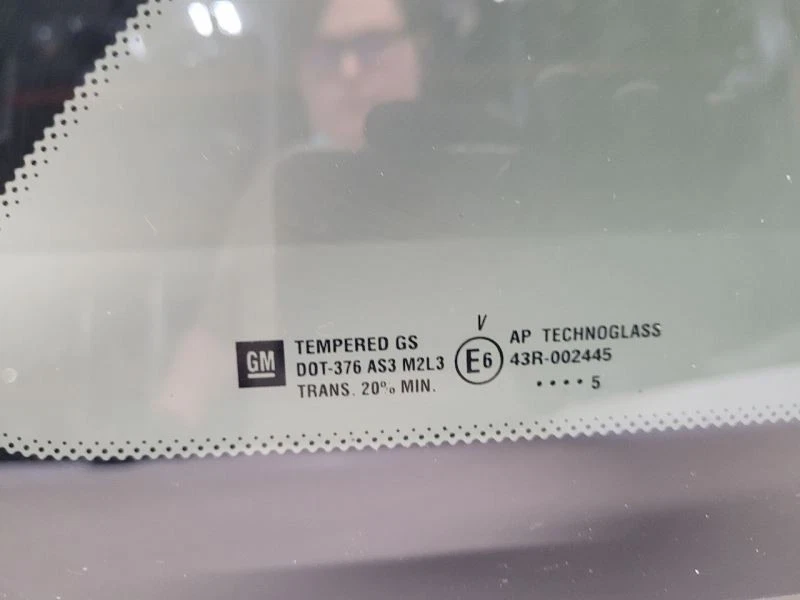 2004 05 06 2007 Buick Rainier cuarto derecho cristal 15182313 Foto 3 de 4