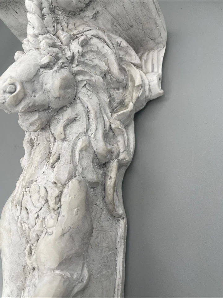 Soporte de estante estilo barroco unicornio fantasía de Thor López Foto 2 de 4