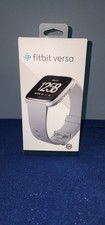 Fitbit Versa 1 Aktivität Fitness Tracker Gesundheit Herzfrequenzmesser Smartwatch 1G