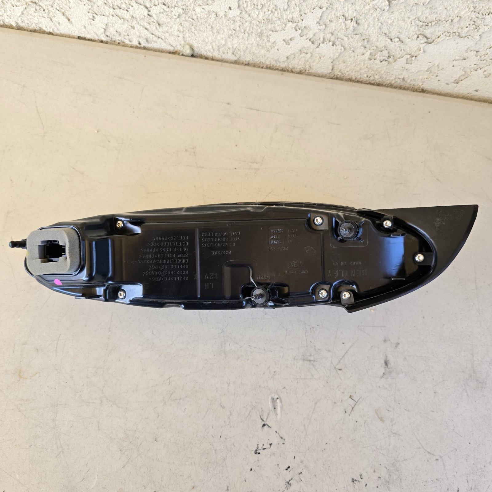 2020 -2021 Bentley Continental GT GTC Rear Left Taillight Black 3SD945095E OEM