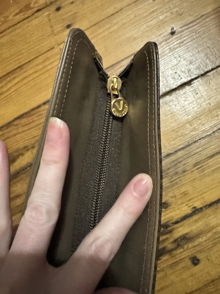 Bolso clutch Valentino monograma cuero marrón  Foto 4 de 4