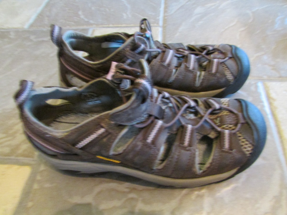 KEEN CLOSED TOE SANDALS WOMENS 7.5 WATERPROOF LEATHER BROWN 