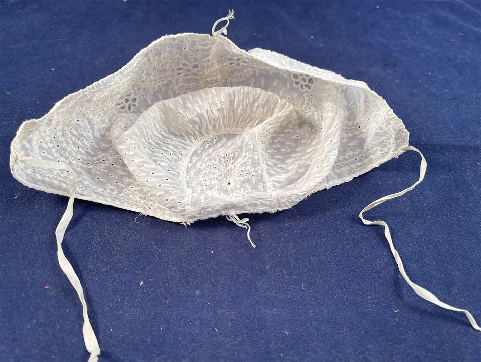 Gorro de cama victoriano antiguo Ayrshire blanco bordado encaje para mujer de colección Foto 3 de 3