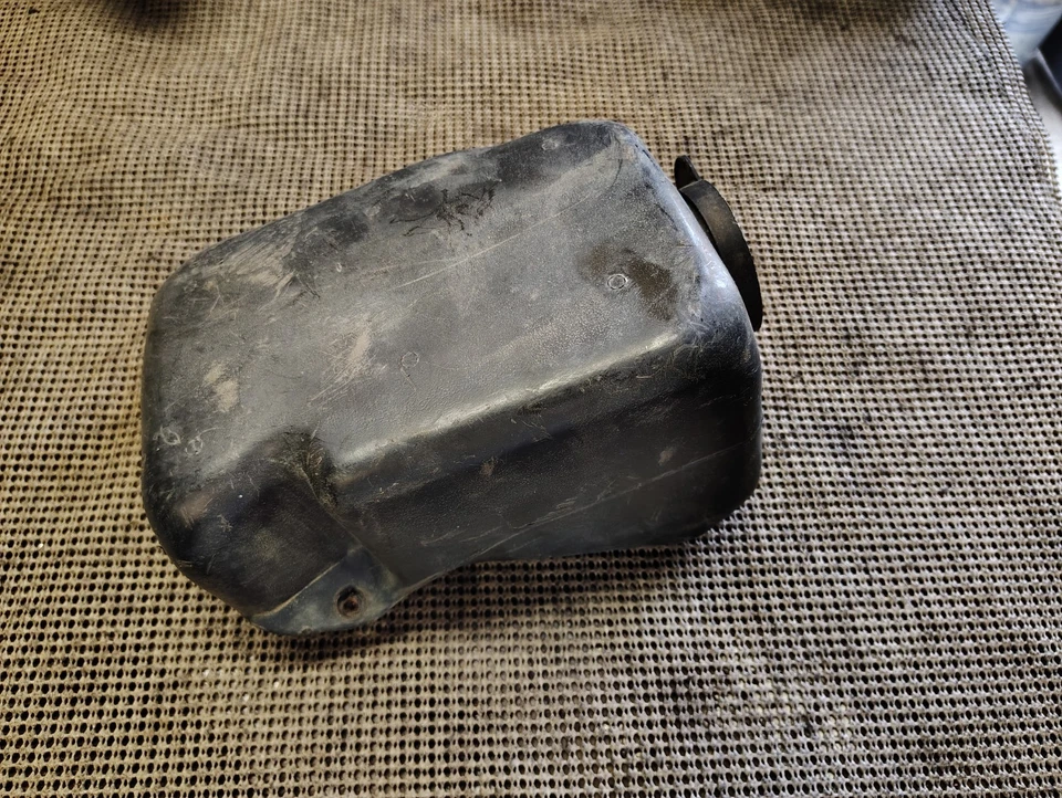 Reservatório de fluido para lavadora Pontiac Bonneville Catalina Executive Grand Prix 1967-68 - Imagem 2 de 4