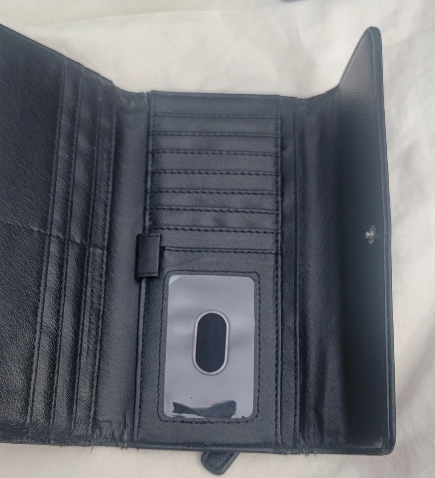 Cartera Nine West Negra Tachonada Mujer Tri Fillold - 7.5 X 4"- Vinilo Foto 4 de 4